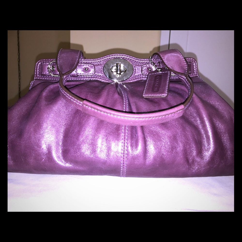 Versatile Coach Bag for Everyday Use